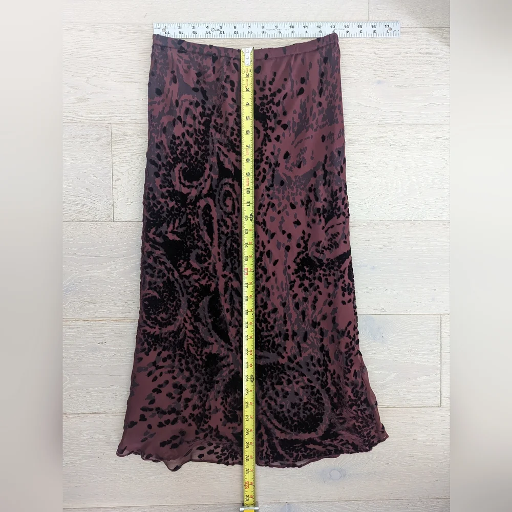 Vintage '90s Abstract Maroon/Burgundy Burn Out Velvet Skirt; Size S - Picture 9 of 9